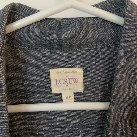 XS J. Crew denim blue button-down shirt - Picture 2 of 2